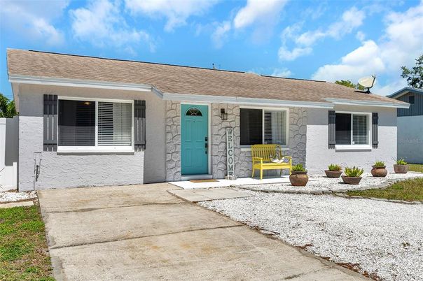 Exterior, Facade, Ranch