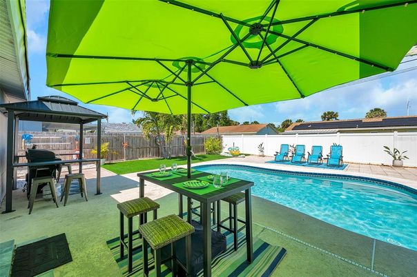 Exterior, Pool