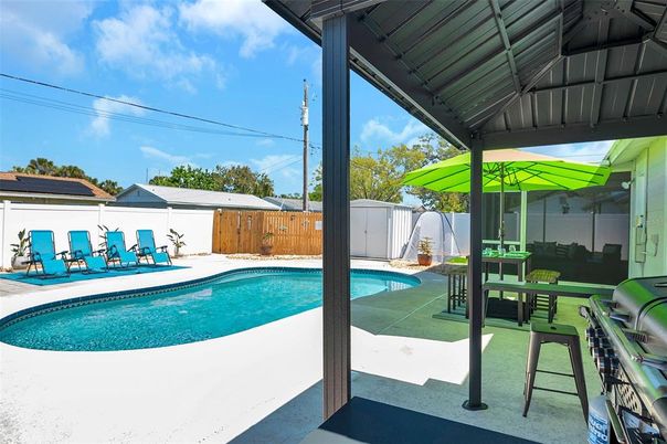 Exterior, Pool