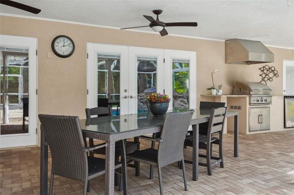 Dining room, Exterior