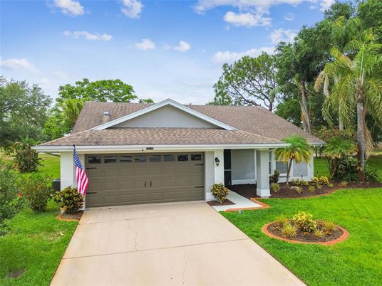 Attached, Exterior, Facade, Ranch
