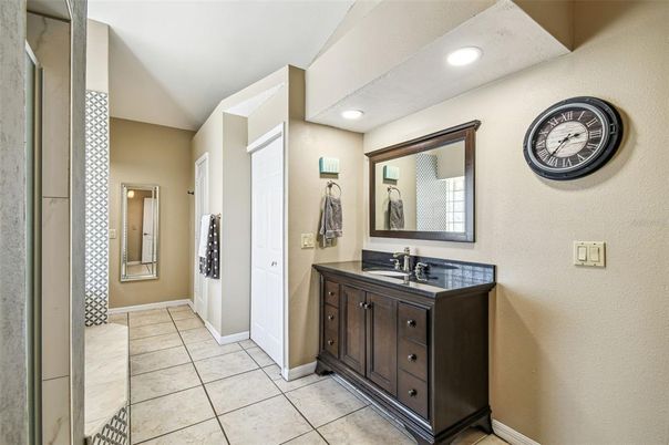 Bathroom, Interior, Recessed Lighting