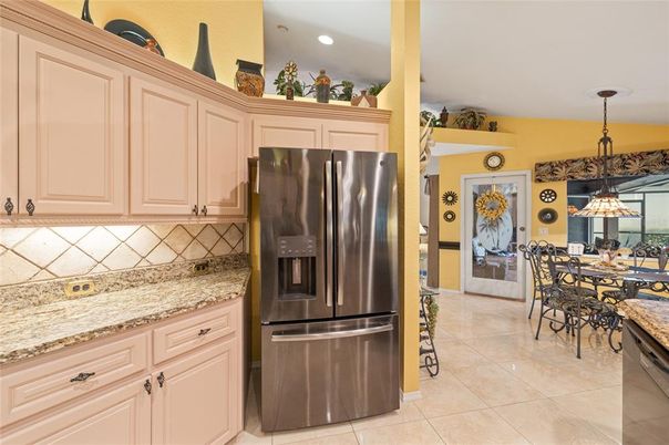 Dining room, Interior, Kitchen, Pendant Lights, Recessed Lighting, Stainless Steel Appliances