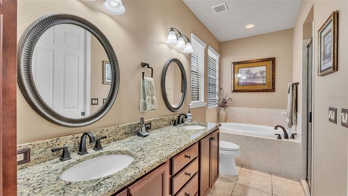 Bathroom, Dual Sink Vanities, Interior, Recessed Lighting