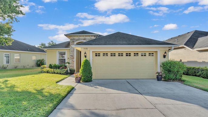 Attached, Exterior, Facade, Ranch