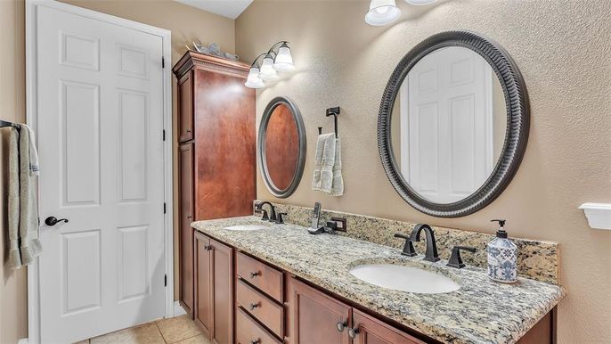 Bathroom, Dual Sink Vanities, Interior