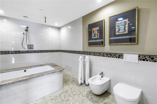 Bathroom, Interior, Recessed Lighting