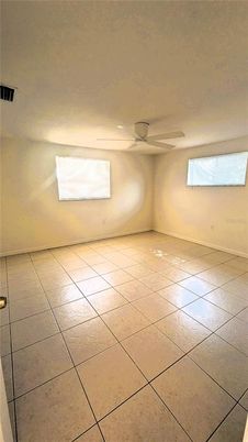 Empty room, Interior