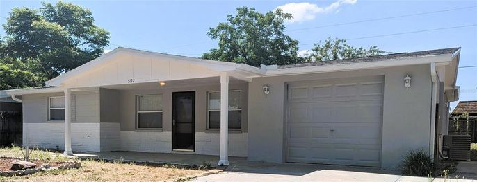 Attached, Exterior, Facade, Ranch