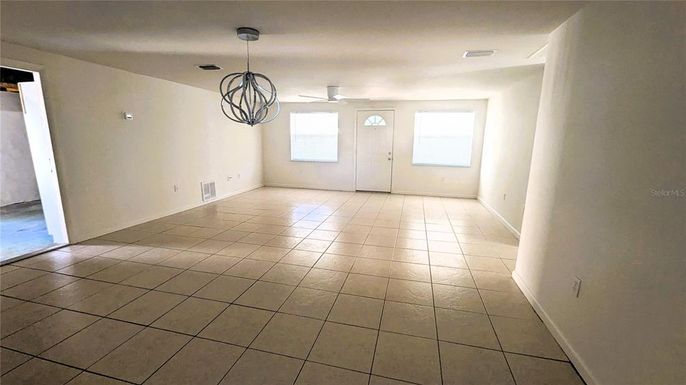 Empty room, Interior, Pendant Lights