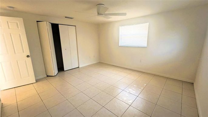 Empty room, Interior