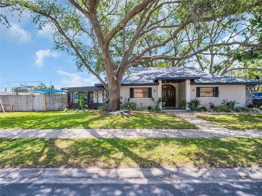 Backyard, Exterior, Facade, Ranch