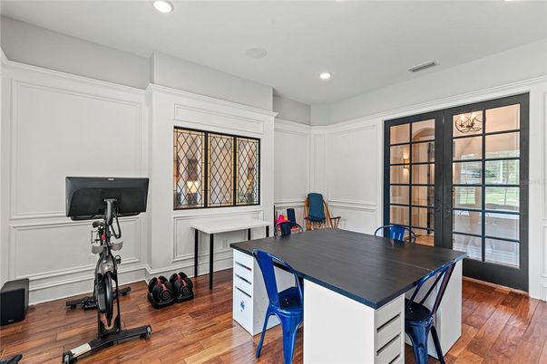 Fitness Equipment, Interior, Recessed Lighting, Wood Texture Flooring