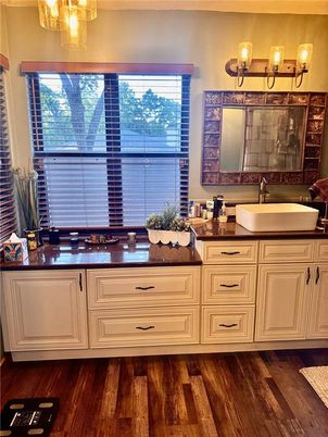 Bathroom, Dual Sink Vanities, Interior, Wood Texture Flooring