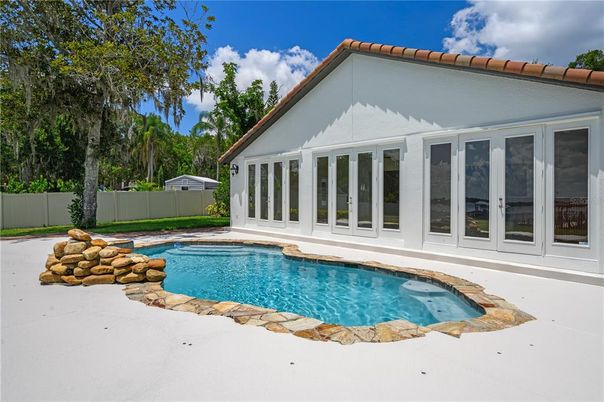 Exterior, Pool