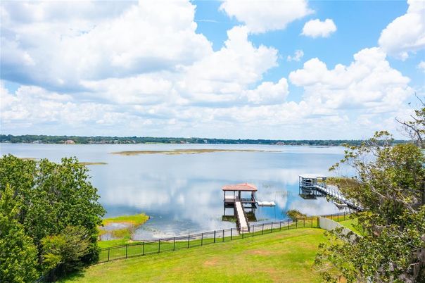 Exterior, Lake