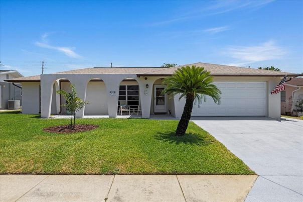 Attached, Exterior, Facade, Ranch