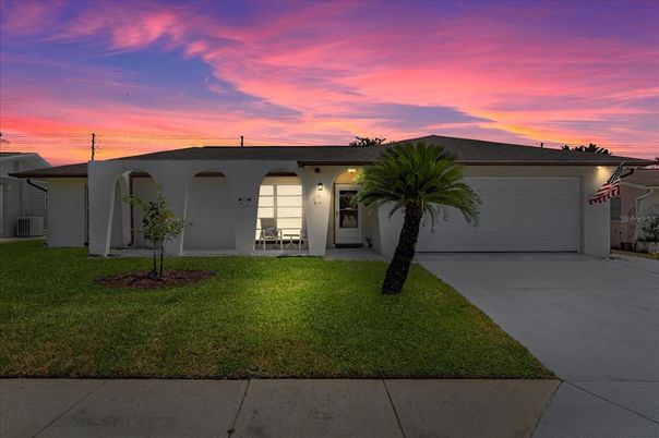 Attached, Exterior, Facade, Ranch