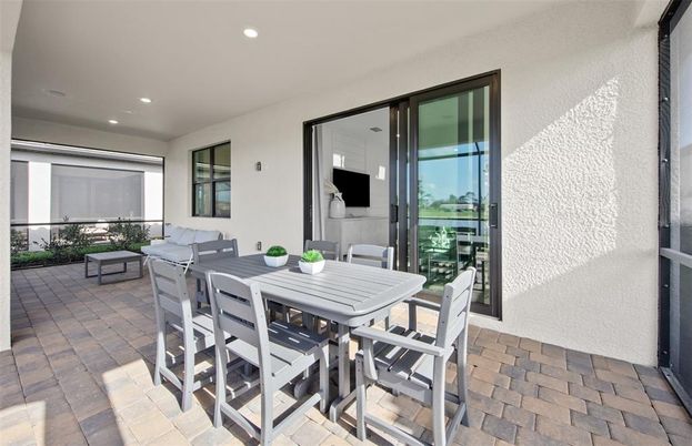 Dining room, Exterior, Recessed Lighting