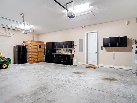 Garage, Interior