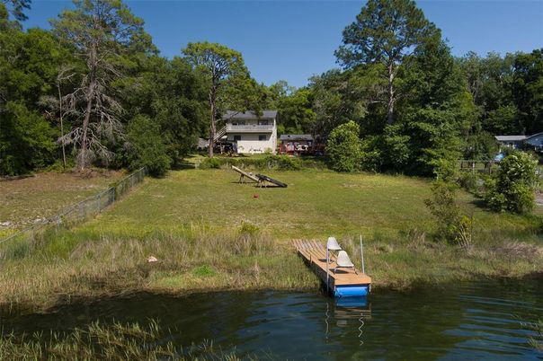 Exterior, Lake