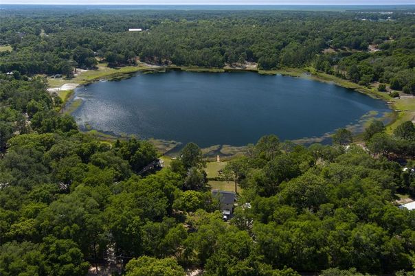 Exterior, Lake