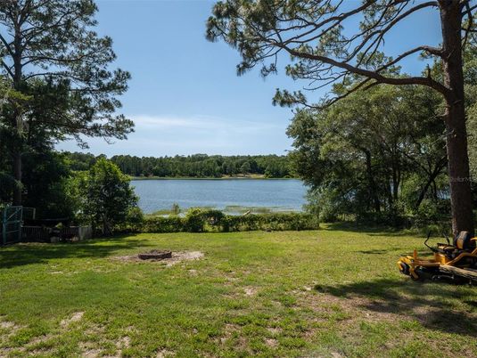 Exterior, Lake
