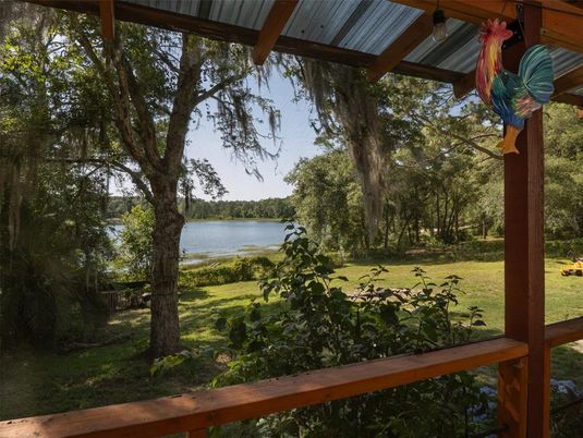 Exterior, Lake