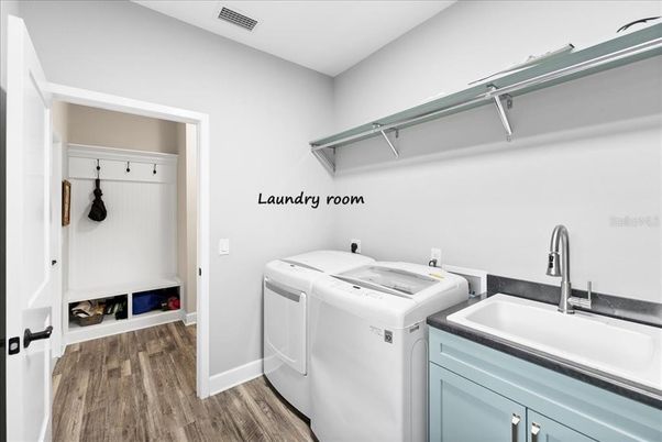 Interior, Washer, Wood Texture Flooring