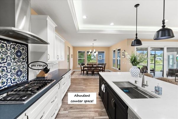 Chandelier, Dining room, Interior, Kitchen, Pendant Lights, Recessed Lighting, Wood Texture Flooring