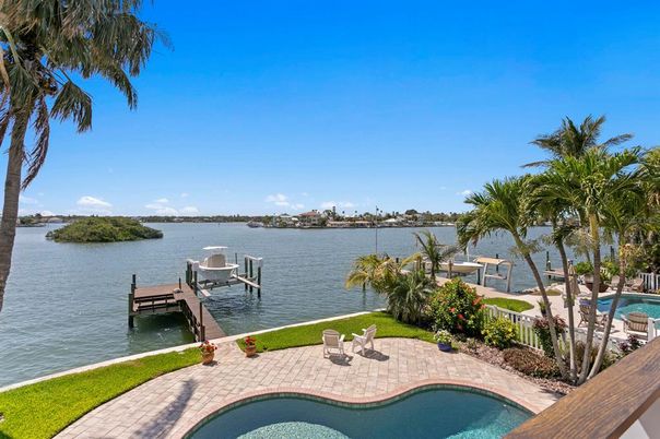 Exterior, Pool, Water