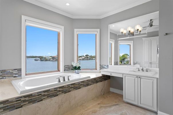 Bathroom, Interior, Recessed Lighting, Water