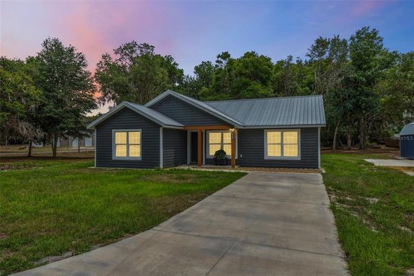 Backyard, Exterior, Facade, Ranch