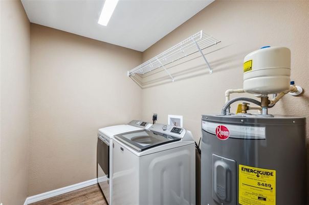 Interior, Washer, Wood Texture Flooring