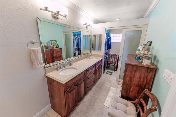 Bathroom, Dual Sink Vanities, Interior, Recessed Lighting