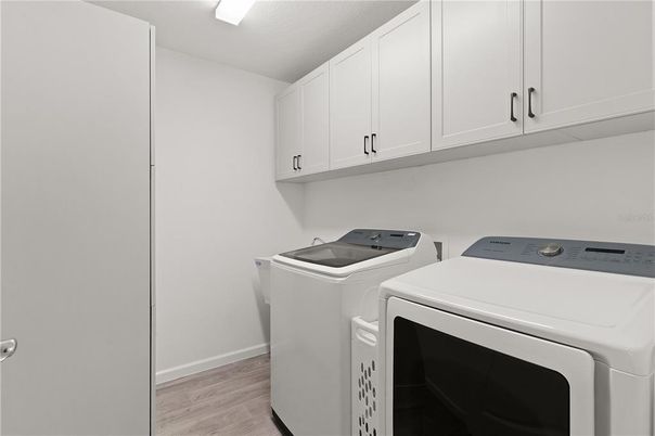 Interior, Washer, Wood Texture Flooring