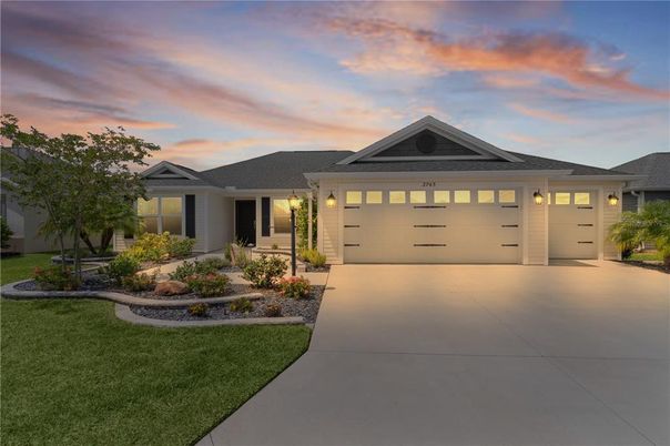 Attached, Exterior, Facade, Ranch