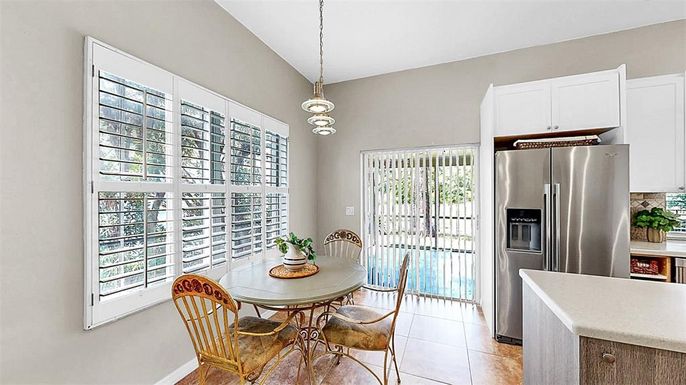 Dining room, Interior, Kitchen, Pendant Lights, Stainless Steel Appliances