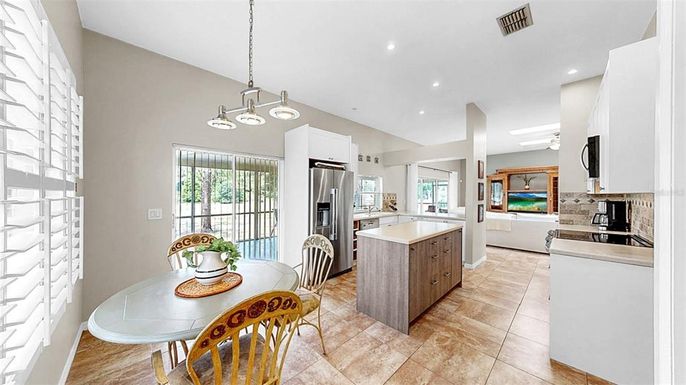 Dining room, Interior, Kitchen, Pendant Lights, Recessed Lighting, Stainless Steel Appliances