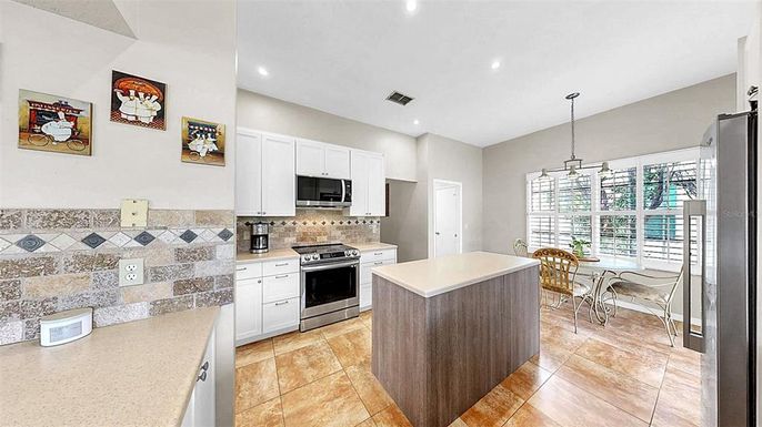 Dining room, Interior, Kitchen, Pendant Lights, Recessed Lighting, Stainless Steel Appliances