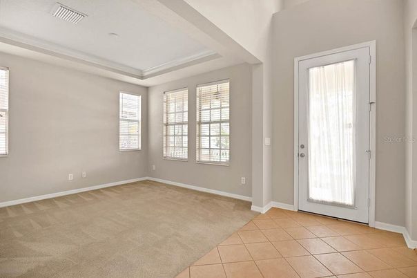 Empty room, Interior