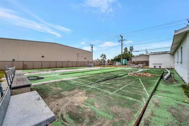Exterior, Tennis Courts
