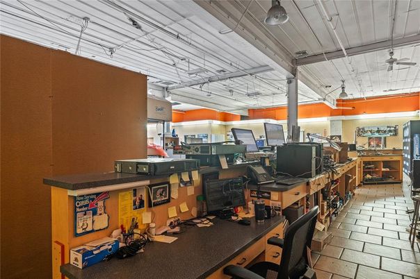 Home Office, Interior