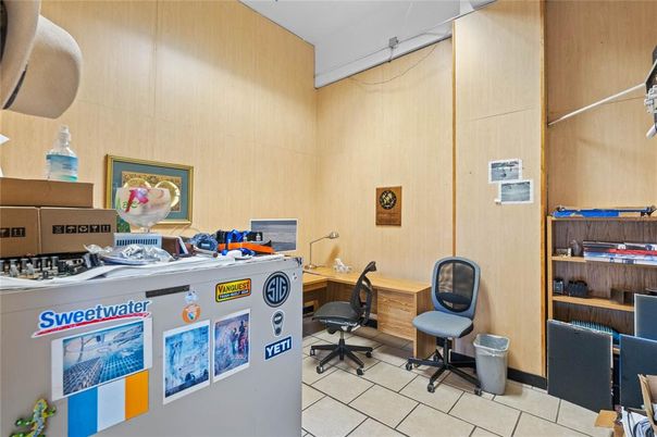 Home Office, Interior