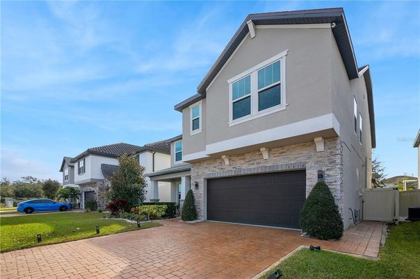 Attached, Exterior, Facade, Mediterranean