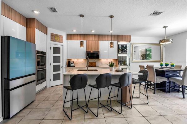 Dining room, Interior, Kitchen, Pendant Lights, Recessed Lighting, Stainless Steel Appliances