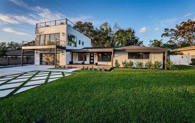 Attached, Backyard, Exterior, Facade, Modern