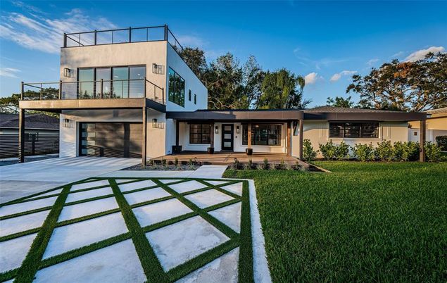 Attached, Backyard, Exterior, Facade, Modern