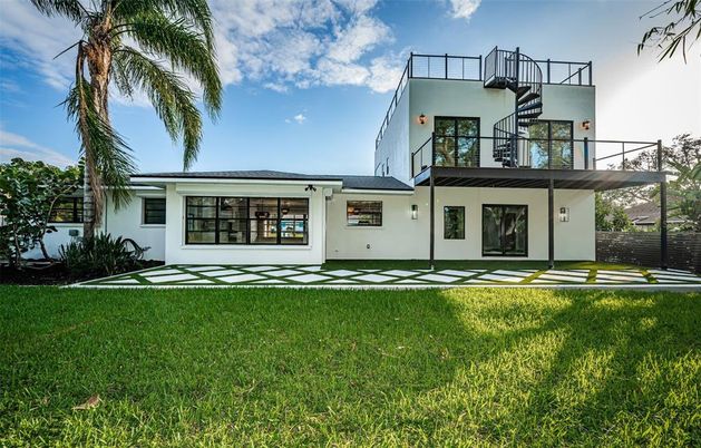 Backyard, Exterior, Facade, Modern