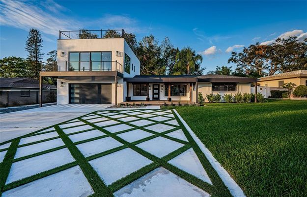 Attached, Backyard, Exterior, Facade, Modern